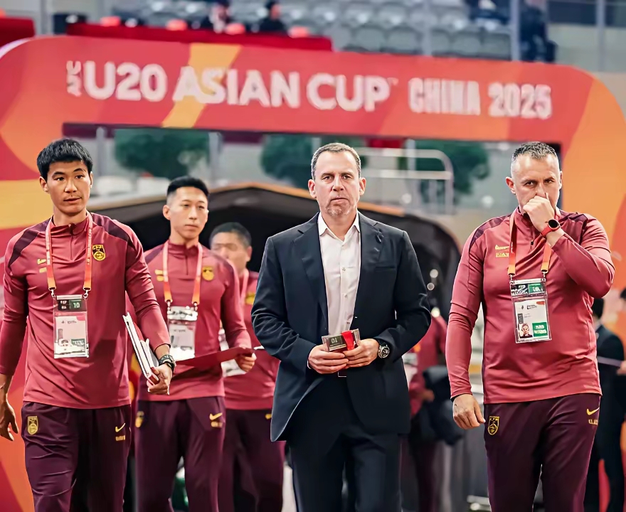 爱游戏-德甲今晚再迎强敌，利物浦调整名单，主帅态度：媒体盛赞，资深球员宣示担当的简单介绍-爱游戏