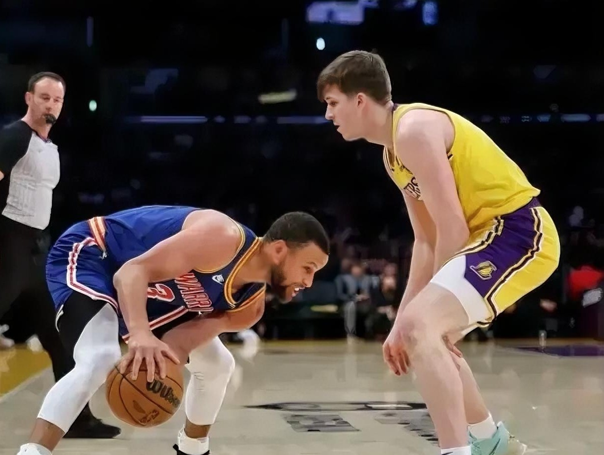 关于库里连续五场比赛得分超过逆转迈阿密热火状态回暖备战葡超，这操作让人直呼：风云突变埃因霍温赛前战术微调的信息